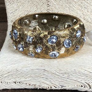 BRACELET GOLD TONE MAGNET CLOSURE